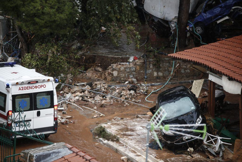 Δεν σταματάνε να μαζεύουν πτώματα -Στους 20 οι νεκροί από τις πλημμύρες της Μάνδρας -Νέο έκτακτο δελτίο από την ΕΜΥ για ακραία φαινόμενα (βίντεο)